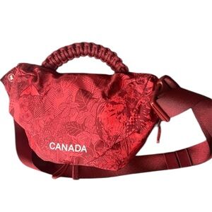 Lululemon Team Canada Curved Crossbody Bag
3L Paris Olympics Paris Red